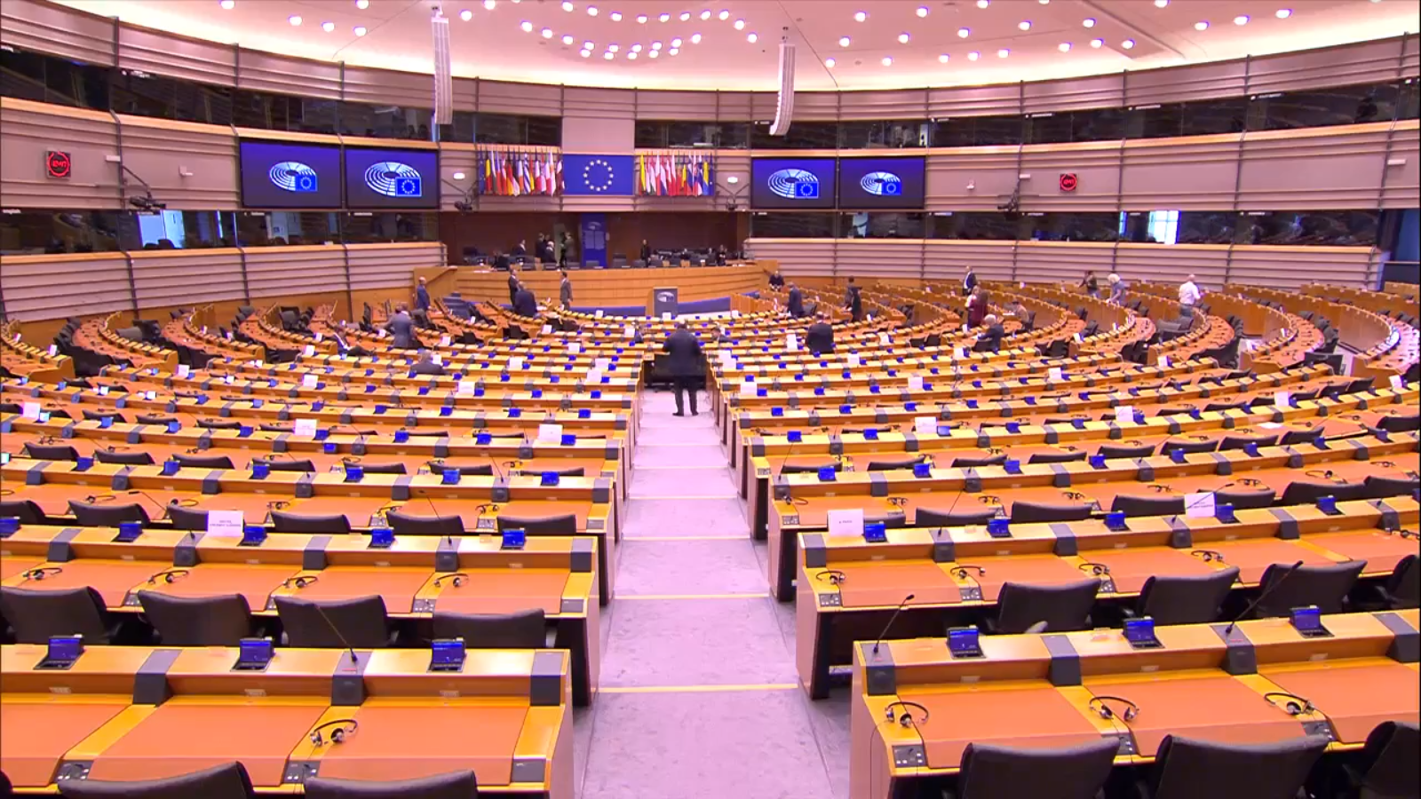 EP plenarinių posėdžių salė Briuselyje koronaviruso pandemijos metu