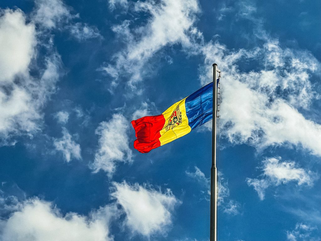 Moldovos vėliava. Nuotrauka iš svetainės unsplash.com